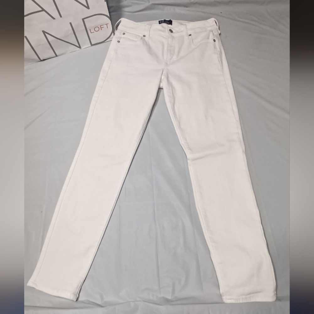 GAP Univeral jean denim size 10 / 30 white summer pants